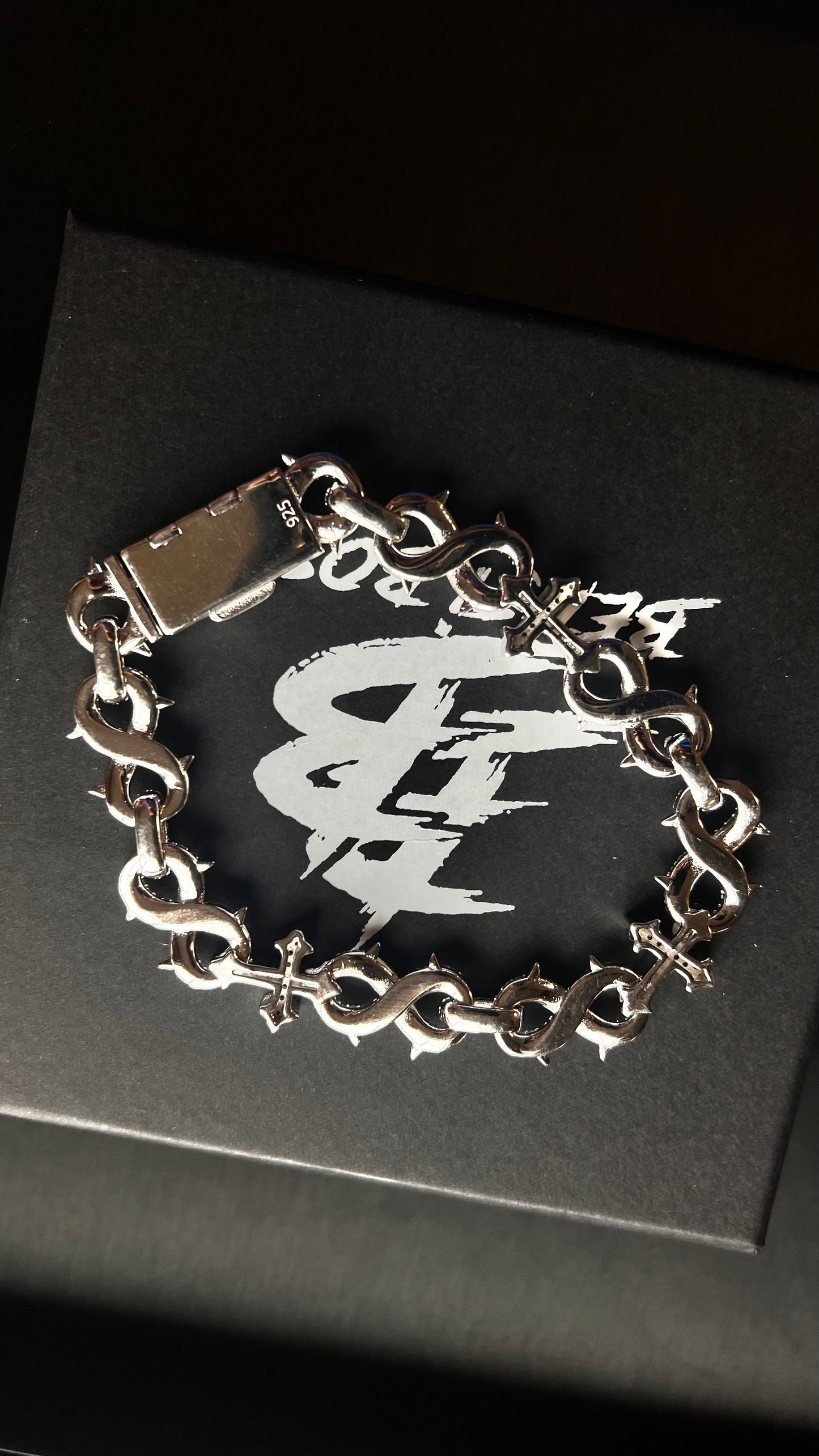 10MM VINTAGE THORNED INFINITY CROSS BRACELET 🔥