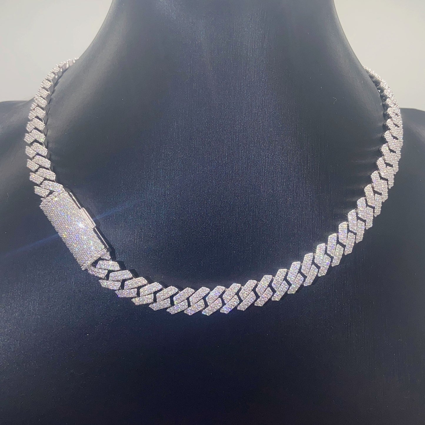 10mm CUBAN LINK VVS MOISSANITE